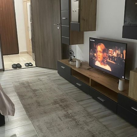 Central Studio Lcs Hunedoara Exteriér fotografie