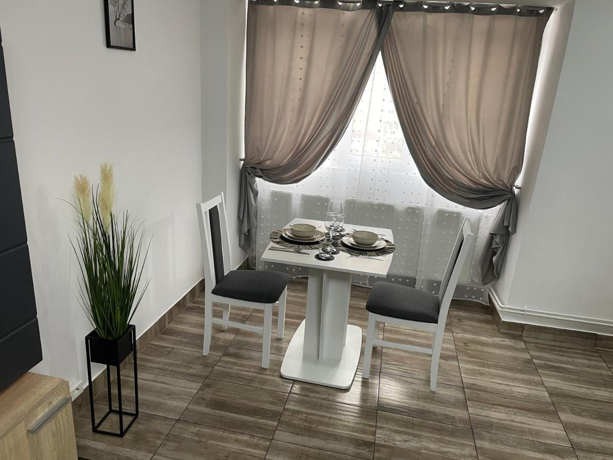 Central Studio Lcs Hunedoara Exteriér fotografie